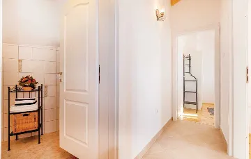 2-Bedroom Villa in Grižane-Belgrad (Up to 5)