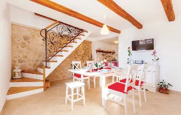 2-Bedroom Villa in Grižane-Belgrad (Up to 5)