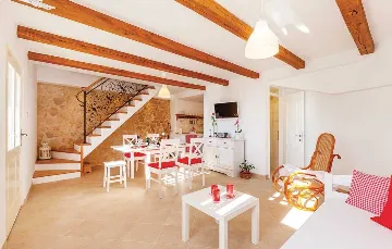 2-Bedroom Villa in Grižane-Belgrad (Up to 5)