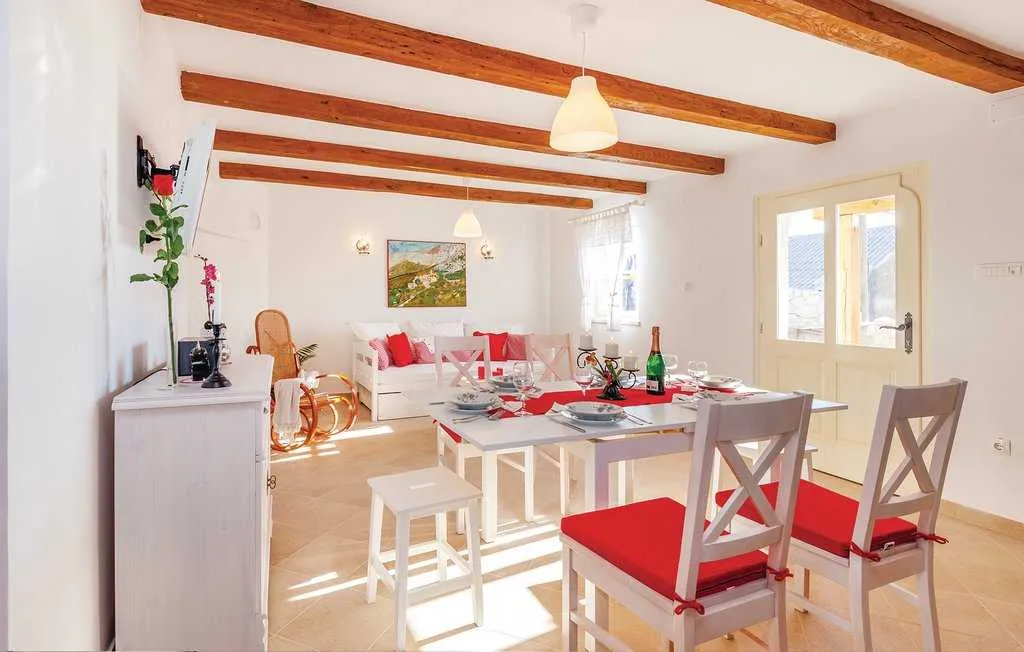 2-Bedroom Villa in Grižane-Belgrad (Up to 5)