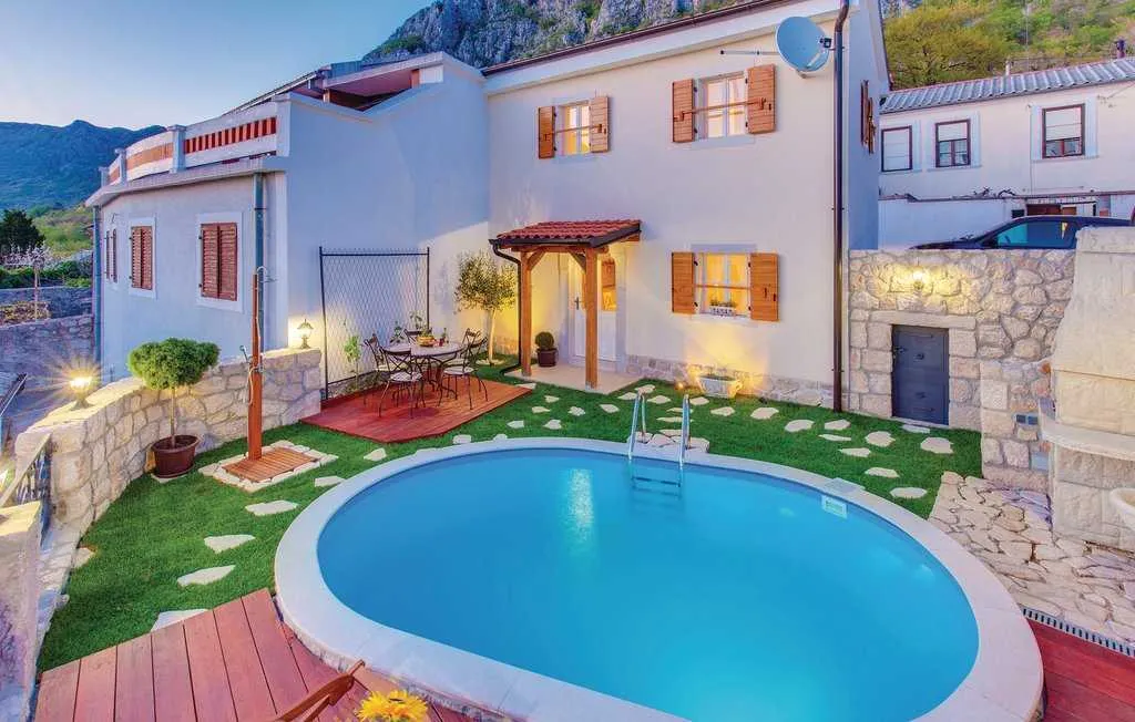 2-Bedroom Villa in Grižane-Belgrad (Up to 5)