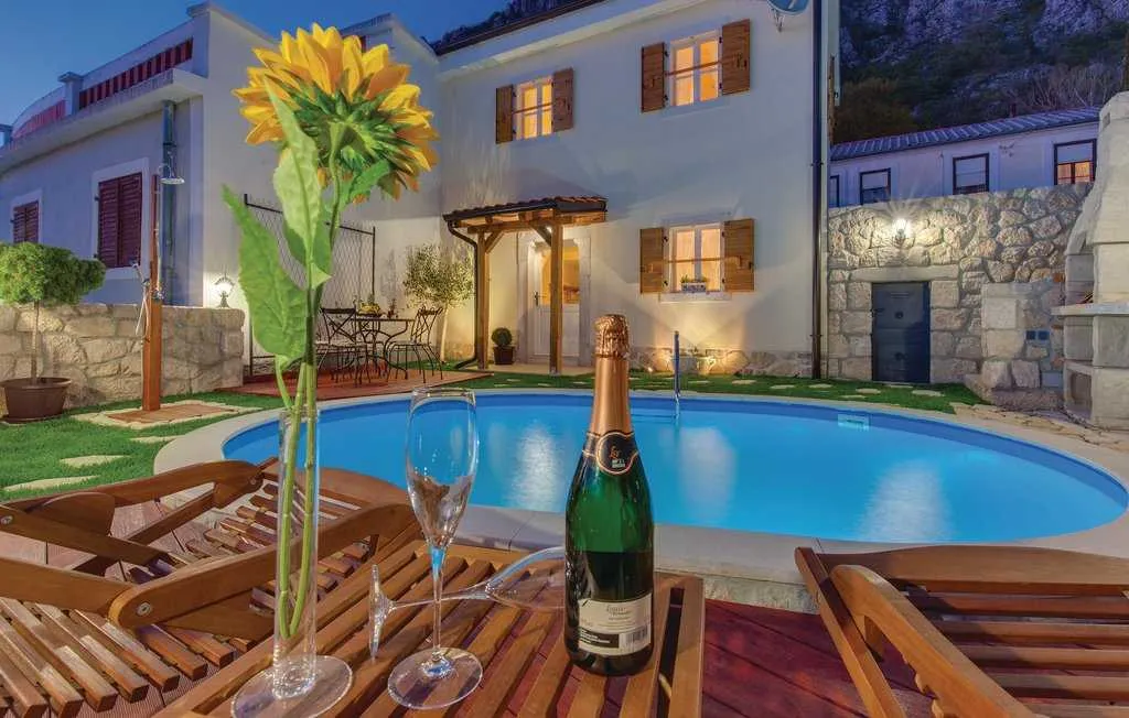 2-Bedroom Villa in Grižane-Belgrad (Up to 5)