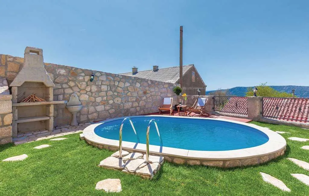 2-Bedroom Villa in Grižane-Belgrad (Up to 5)