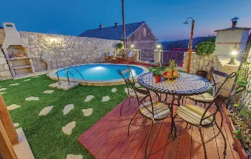 2-Bedroom Villa in Grižane-Belgrad (Up to 5)