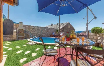 2-Bedroom Villa in Grižane-Belgrad (Up to 5)