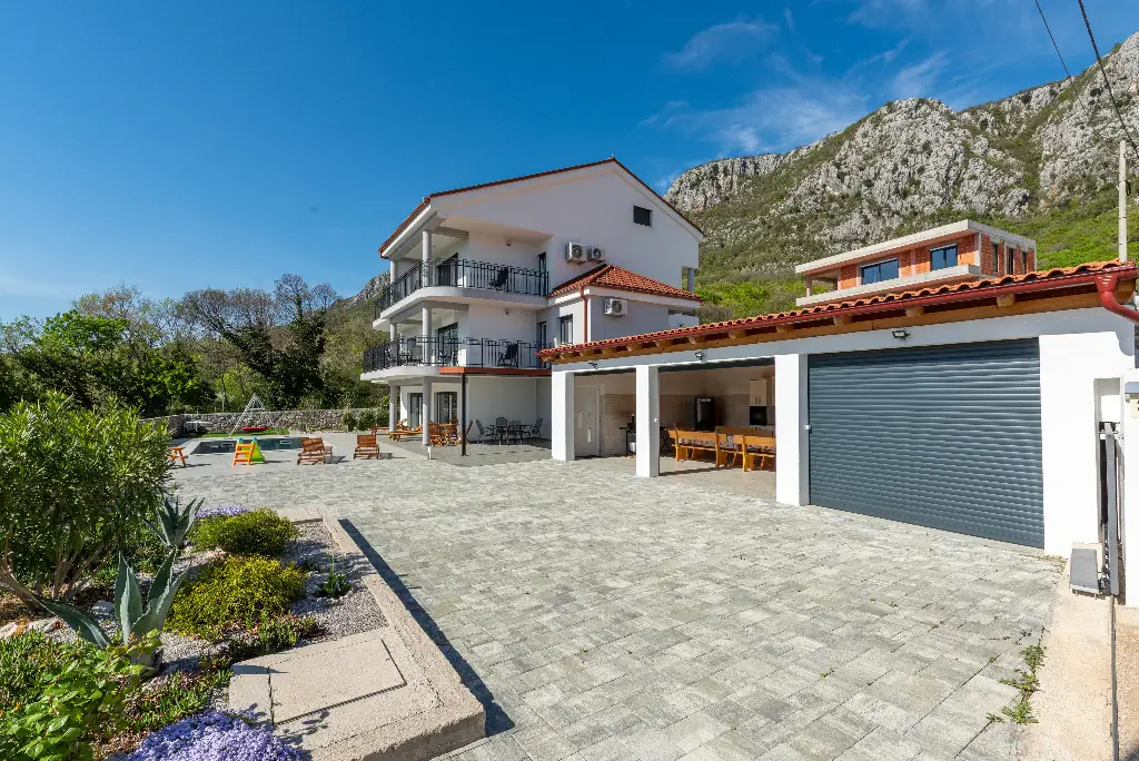 Bribir Villa for Groups with Outdoor Dining