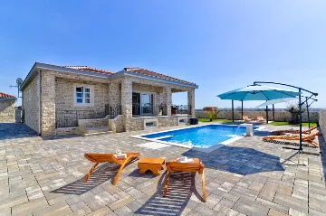 4-Bedroom Villa in Vrsi with Heated Pool