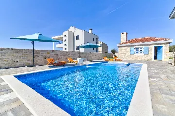 4-Bedroom Villa in Vrsi with Heated Pool