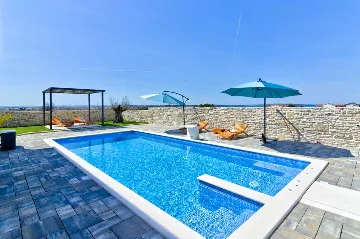 4-Bedroom Villa in Vrsi with Heated Pool
