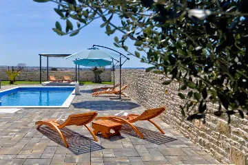 4-Bedroom Villa in Vrsi with Heated Pool