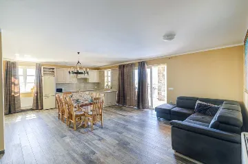 4-Bedroom Villa in Vrsi with Heated Pool