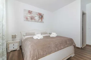 4-Bedroom Villa in Vrsi with Heated Pool