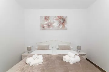 4-Bedroom Villa in Vrsi with Heated Pool