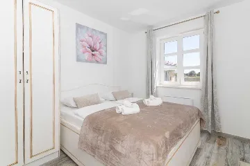 4-Bedroom Villa in Vrsi with Heated Pool