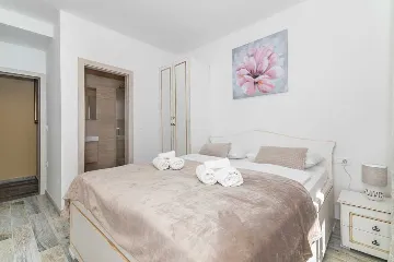 4-Bedroom Villa in Vrsi with Heated Pool