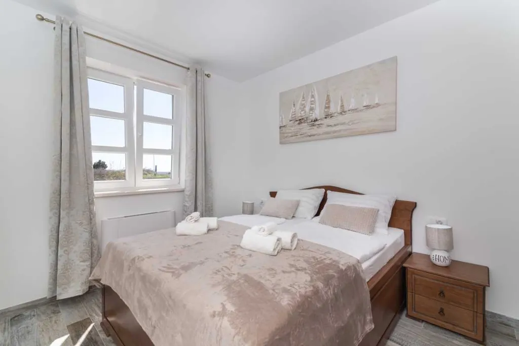 4-Bedroom Villa in Vrsi with Heated Pool