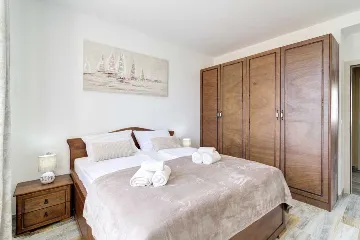 4-Bedroom Villa in Vrsi with Heated Pool