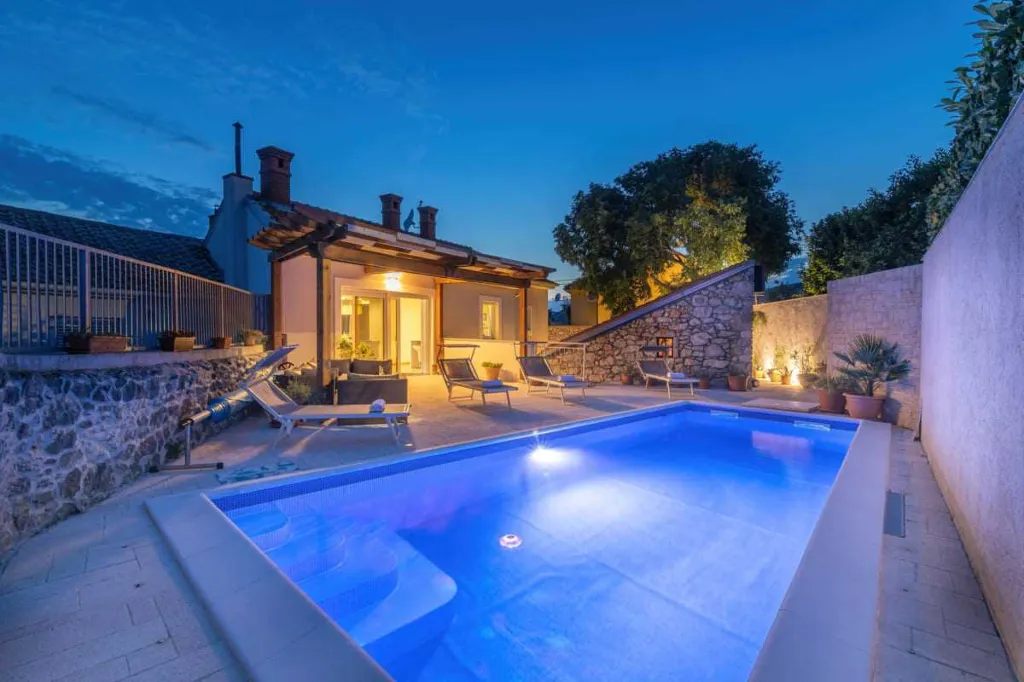 Semi-Detached Villa in Novi Vinodolski for 8 Guests