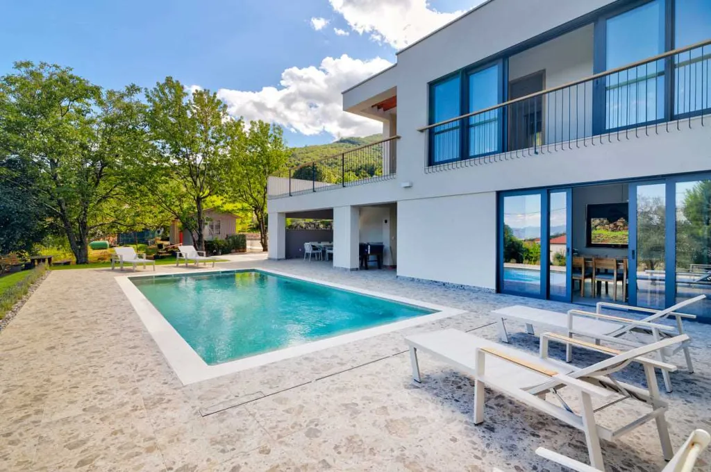 Matulji Sea-View Villa for Up to 13 Guests