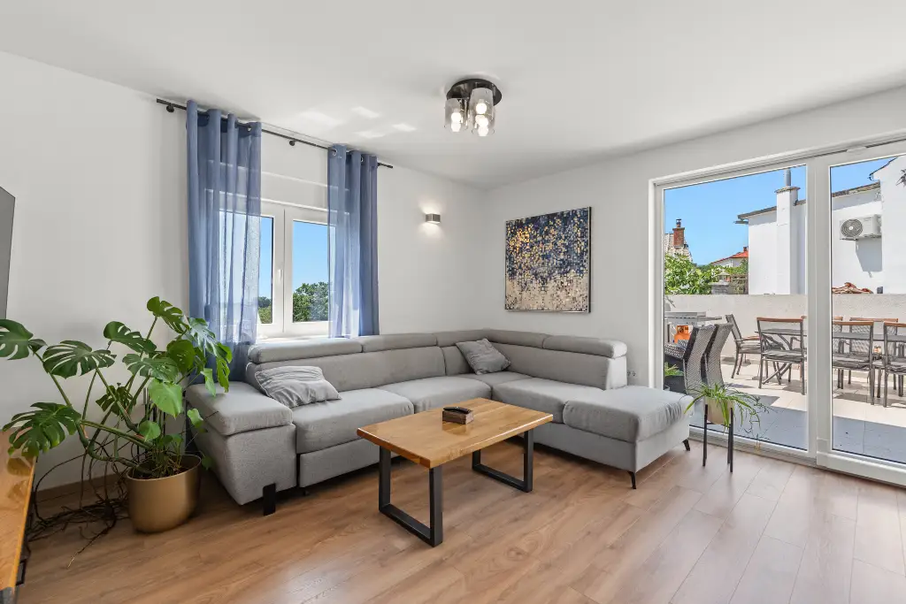 Villa with Sea Views in Ledenice for up to 9