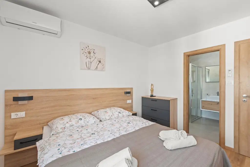 Villa with Sea Views in Ledenice for up to 9
