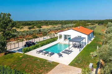 Villa in Vodnjan with Large 52 m² Pool