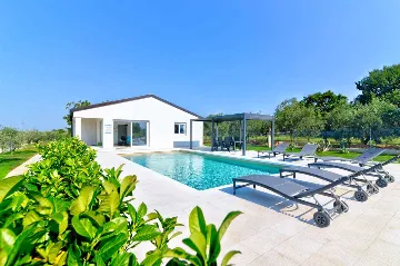 Villa in Vodnjan with Large 52 m² Pool