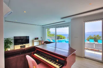 5-Bedroom Villa in Novi Vinodolski for Up to 10