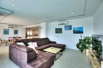 5-Bedroom Villa in Novi Vinodolski for Up to 10