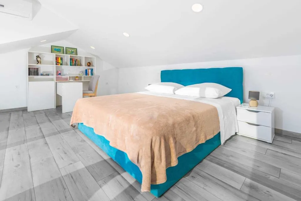 5-Bedroom Villa in Novi Vinodolski for Up to 10