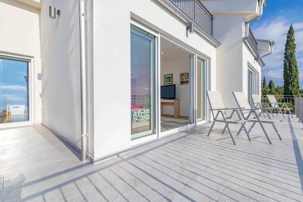 5-Bedroom Villa in Novi Vinodolski for Up to 10