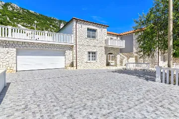 Bribir 4-Bedroom Villa for up to 10 Guests