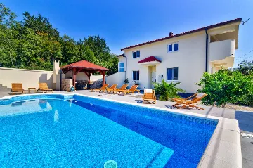 Saltwater Pool Villa in Grizane for up to 10