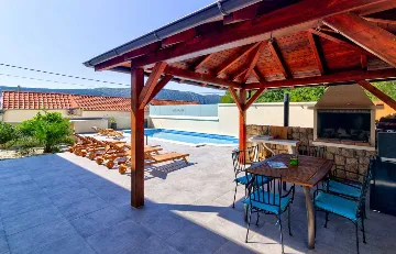 Saltwater Pool Villa in Grizane for up to 10