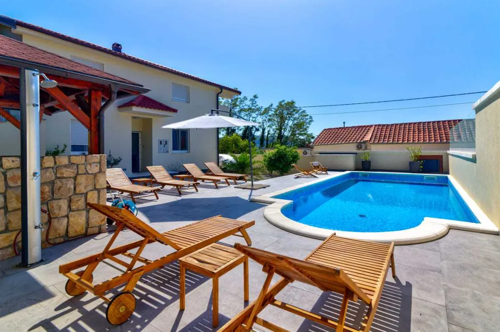 Saltwater Pool Villa in Grizane for up to 10
