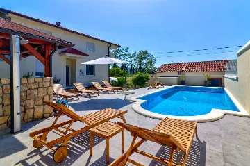 Saltwater Pool Villa in Grizane for up to 10