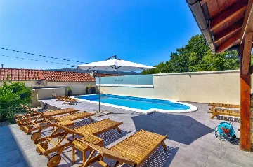 Saltwater Pool Villa in Grizane for up to 10