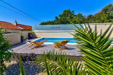 Saltwater Pool Villa in Grizane for up to 10