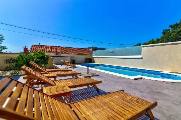 Saltwater Pool Villa in Grizane for up to 10