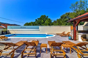 Saltwater Pool Villa in Grizane for up to 10