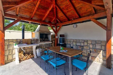 Saltwater Pool Villa in Grizane for up to 10