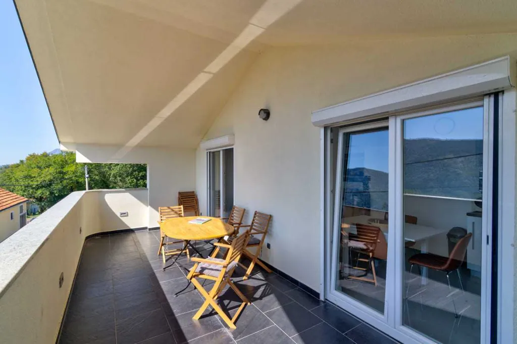 Saltwater Pool Villa in Grizane for up to 10