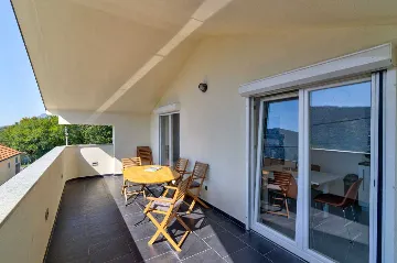 Saltwater Pool Villa in Grizane for up to 10