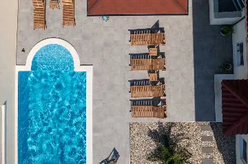 Saltwater Pool Villa in Grizane for up to 10