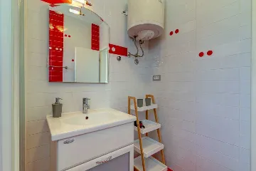 Saltwater Pool Villa in Grizane for up to 10