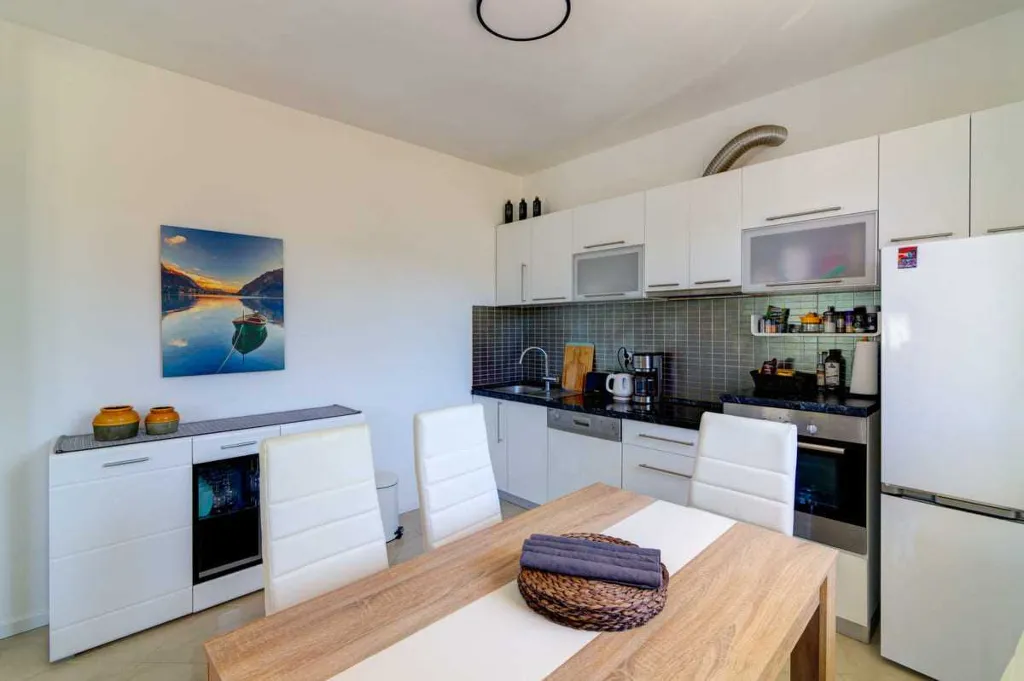 Saltwater Pool Villa in Grizane for up to 10