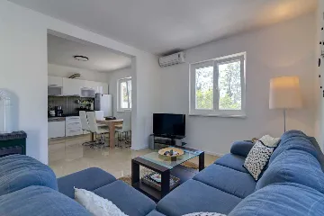 Saltwater Pool Villa in Grizane for up to 10