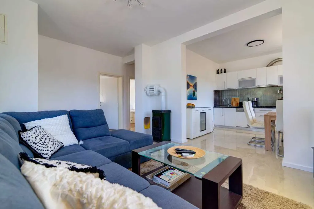 Saltwater Pool Villa in Grizane for up to 10