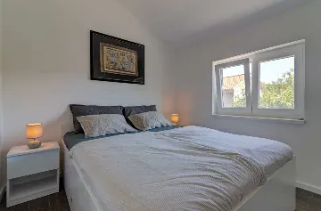 Saltwater Pool Villa in Grizane for up to 10