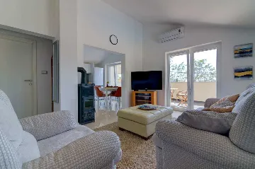 Saltwater Pool Villa in Grizane for up to 10